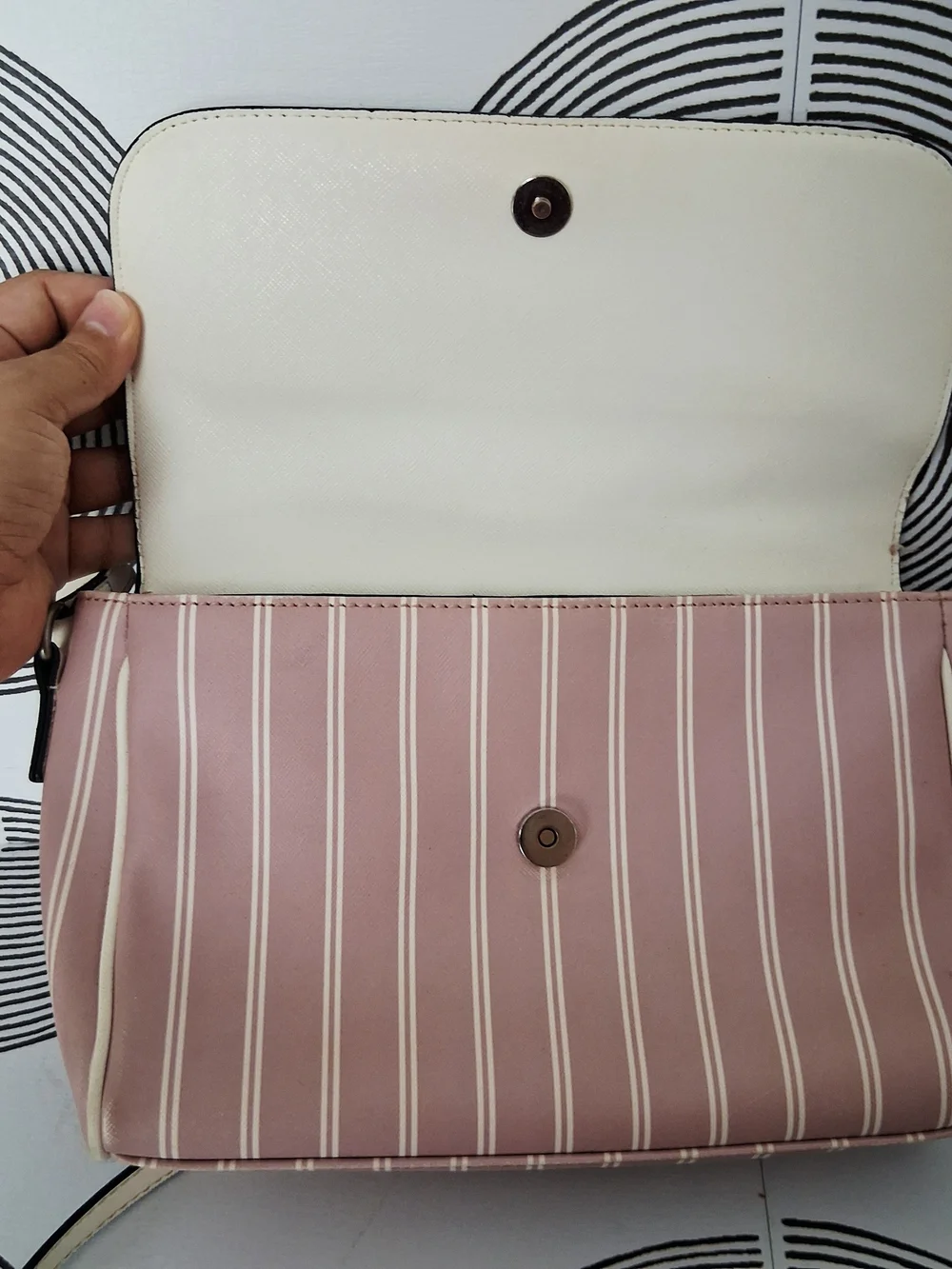 Guess Los Angeles Flap Crossbody Bag Pink Cream Striped Purse Flawed Y2K Charm